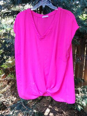 GUC Women's 1X Pleione shirt 👚 HIGHLIGHTER PINK short sleeve Boxy vneck blouse
